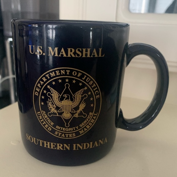 Black & Gold U.S. Marshall’s Mug, Southern Illinois, Preloved - Picture 1 of 3